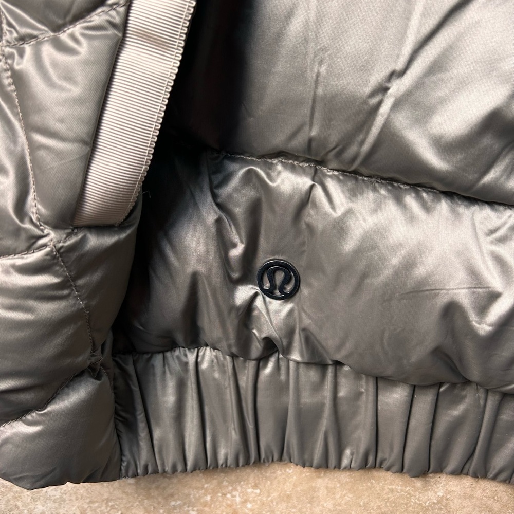 lululemon Reversible Camouflage hooded Puffer Vest - Picture 7 of 13